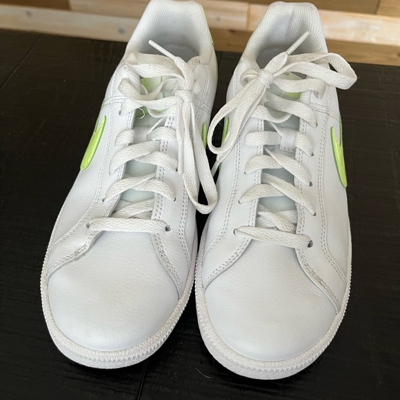 Like New Nike Court Royale White Barely Volt Neon‎ Yellow Green Swoosh Size 9.5 - Picture 2 of 8